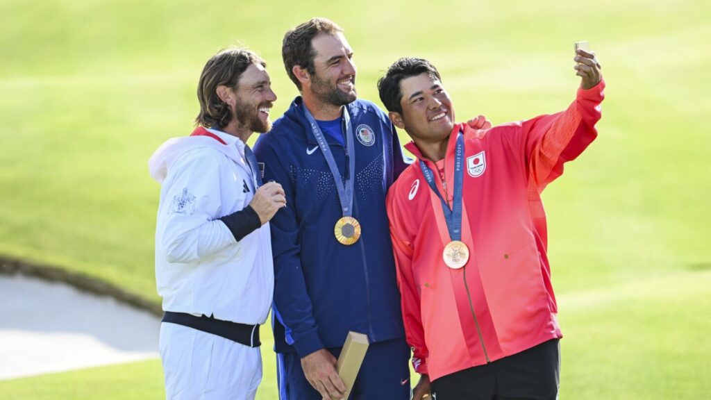 Scottie Scheffler junto a Fleetwood y Matsuyama 